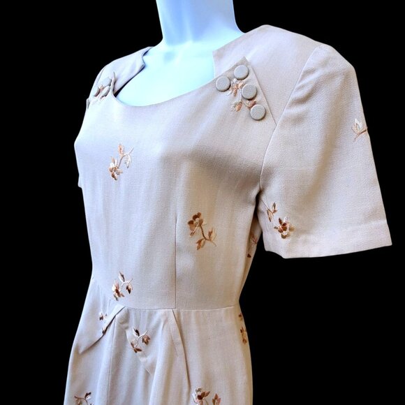 1950s Pin Up Wiggle Dress Size 4 Beige Embroidered Metal Zipper NWOT Deadstock - Picture 3 of 11